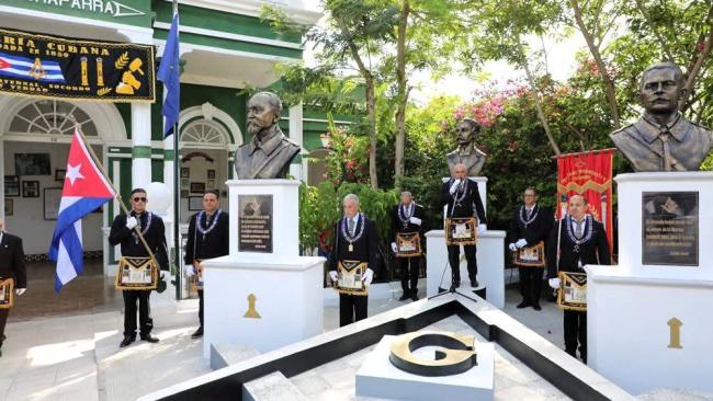 Masones cubanos develan bustos de Martí, Gómez y Maceo, junio de 2025.