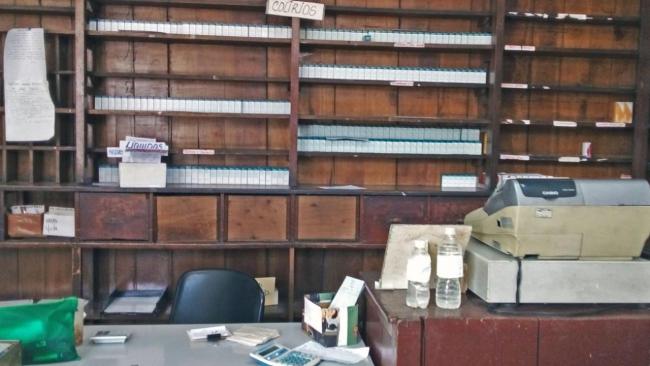 Escasez de medicamentos en una farmacia cubana. 