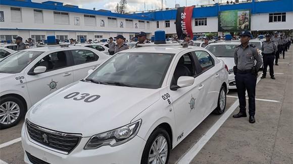 Agentes represivos del régimen cubano.