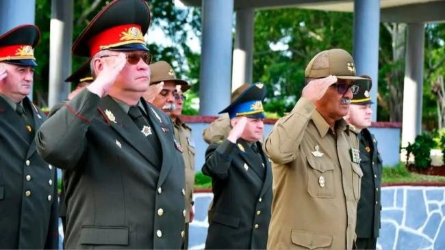 Al frente Pavel Muraveiko y Roberto Legrá Sotolongo.