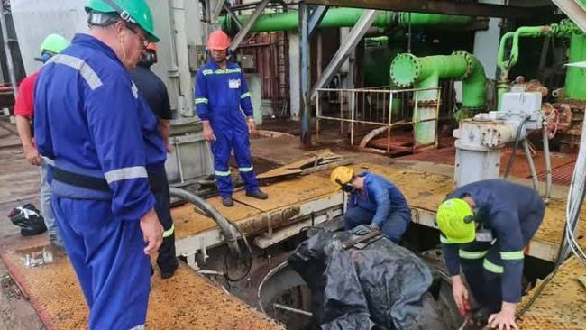 Labores de mantenimiento en la Termoeléctrica de Cienfuegos.