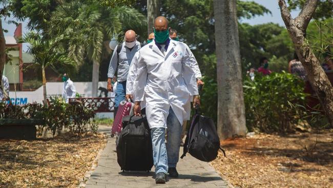 Médicos cubanos exportados.
