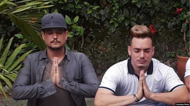 Rogelio Enrique Bolufe Izquierdo junto a Sandro Castro.