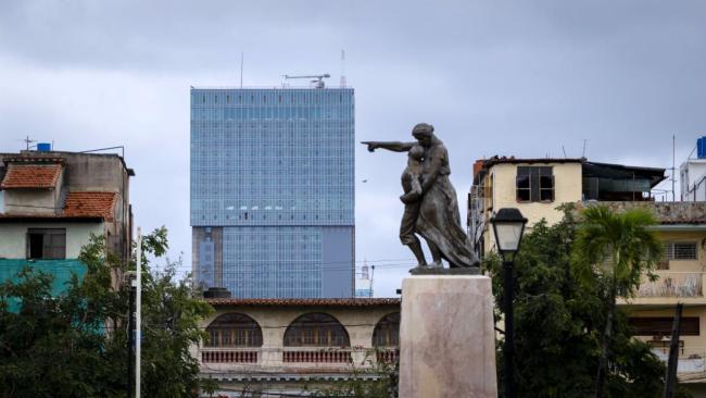 Hotel en construcción en La Habana.