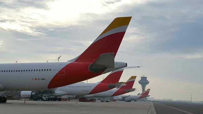 Colas de aviones de Iberia.