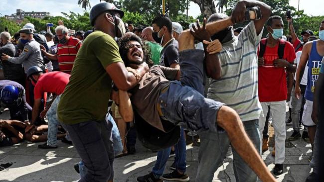 Detención de Leonardo Romero Negrín el 11 de julio de 2021 en La Habana.
