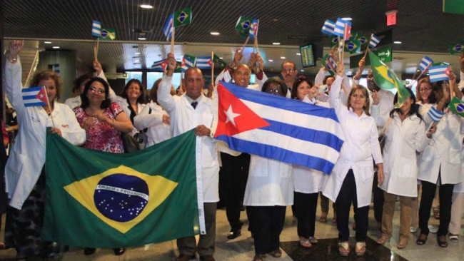 Médicos cubanos exportados a Brasil como parte del programa Más Médicos.
