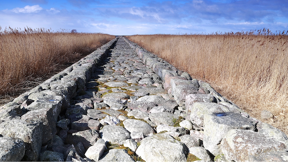 Dique en la frontera entre Letonia y Estonia.