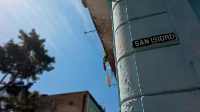 Fotograma del videoclip "Ven, dame un abrazo".
