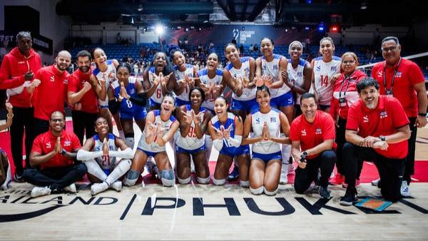 El equipo de voleibol femenino de Cuba.