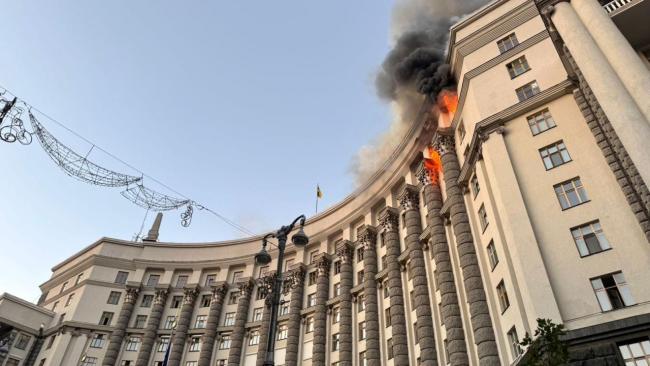 Edificio gubernamental ucraniano tras el ataque.