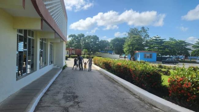 Entrada al Hospital Amalia Simoni de Camagüey.