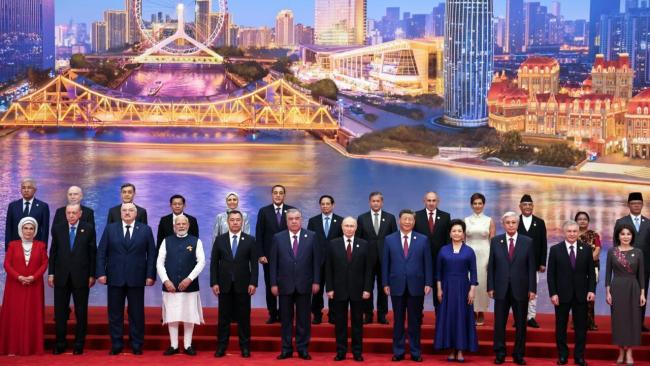 Foto de los asistentes a la Cumbre de la OCS en Tianjín, China.