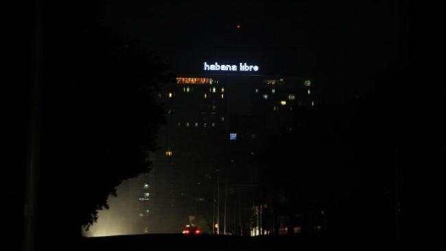 El Hotel Habana Libre durante un apagón.