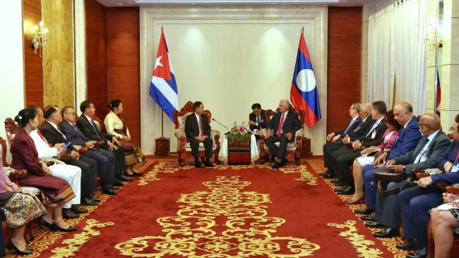Encuentro con Chaleun Ylapaoher, vicepresidente de la Asamblea Nacional de Laos.