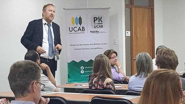El diplomático alemán Jens Urban, durante una conferencia en Venezuela.