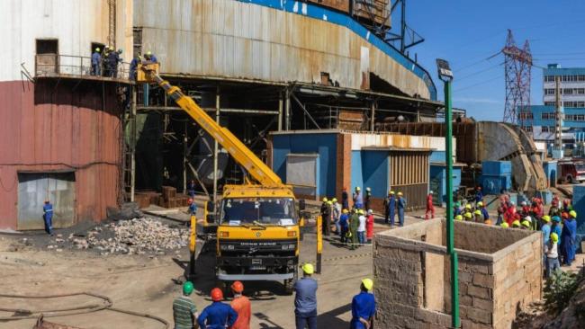 Trabajadores cubanos en la central termoeléctrica de Matanzas.
