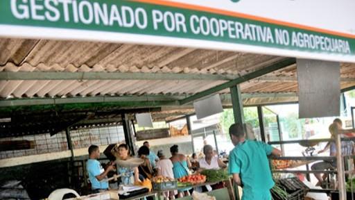Un agromercado gestionado por una cooperativa en Cuba.
