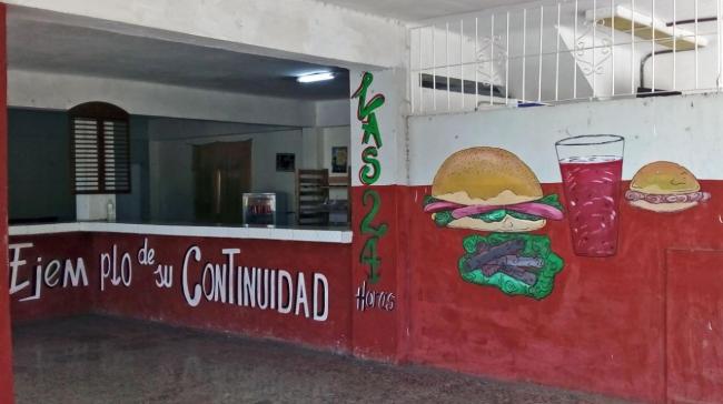 Una cafetería estatal en La Habana.