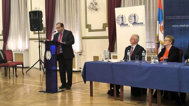 Fernando González Llort en un evento pomovido por el ICAP.