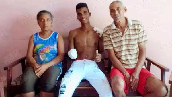 David Enrique Perdomo Álvarez en el centro.
