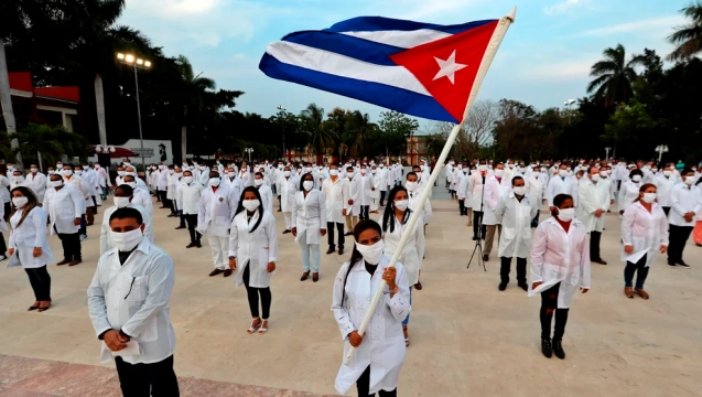 Médicos cubanos enviados al exterior.
