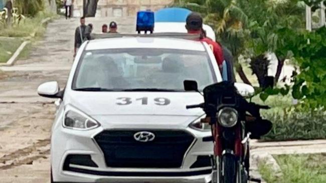 Patrulla de Policía en Cuba.