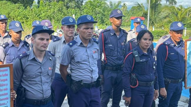 Policías cubanos.