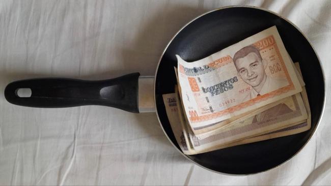 Pesos cubanos.