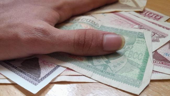 Billetes de pesos cubanos.