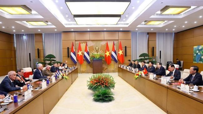 Reunión de Miguel Díaz-Canel en la Asamblea Nacional de Vietnam.
