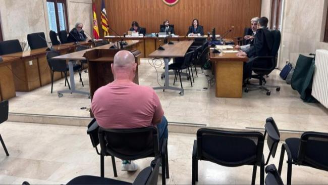 El acusado durante el juicio.