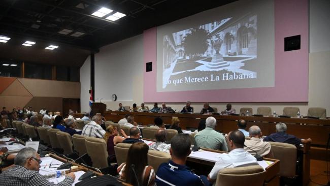 Reunión de chequeo de labores de higienización en La Habana.