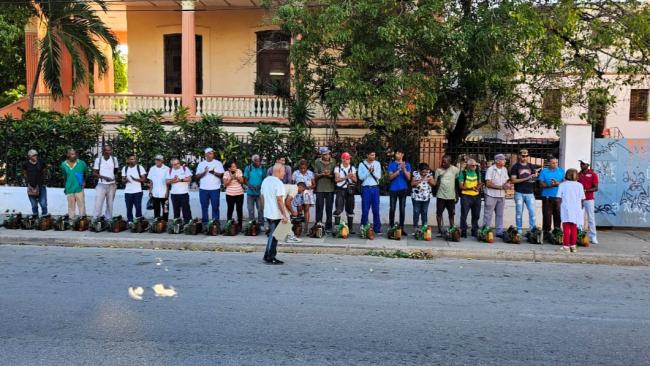 Equipo de fumigación en La Habana.