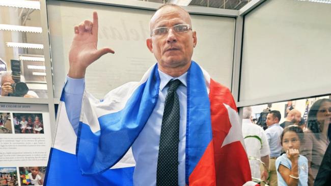 José Daniel Ferrer al  llegar al exilio.