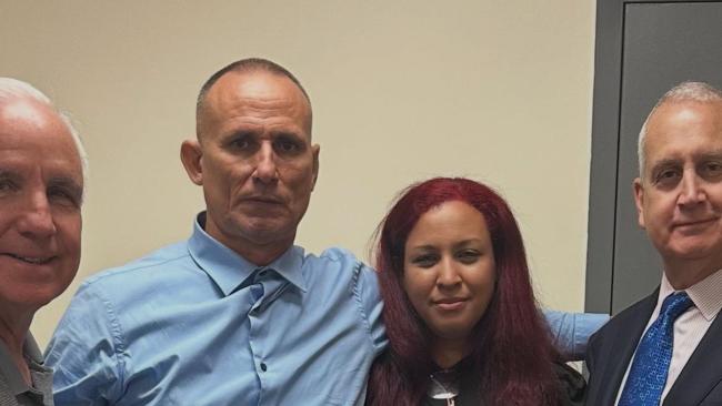 José Daniel Ferrer a su llegada a Miami, junto a sus esposa y los congresistas Carlos Giménez y Mario Díaz-Balart.