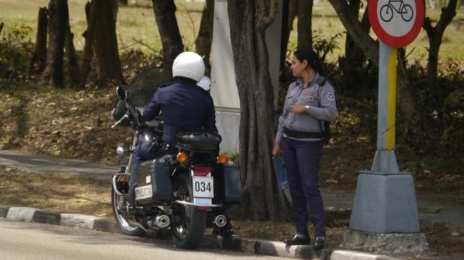 Policías en Cuba.