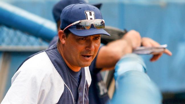 Noelvis González, nuevo coach de banca del equipo Cuba de béisbol.