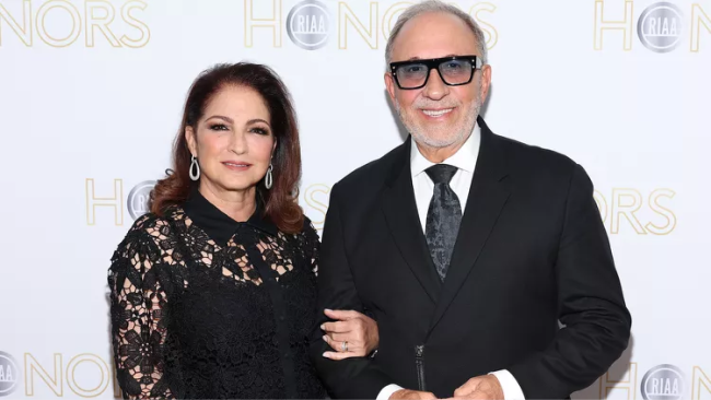 Emilio Estefan junto a su esposa, Gloria Estefan.