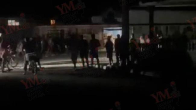 Pobladores de Baire en la calle, en la madrugada del 16 de octubre.