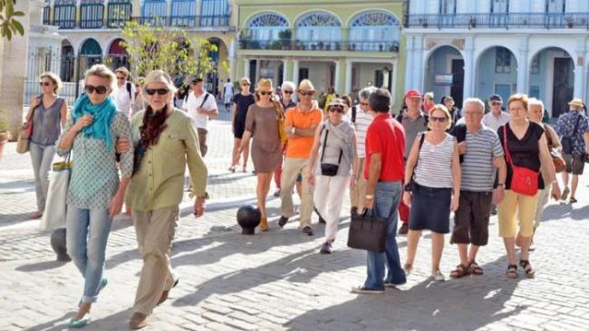 Turistas en La Habana Vieja.