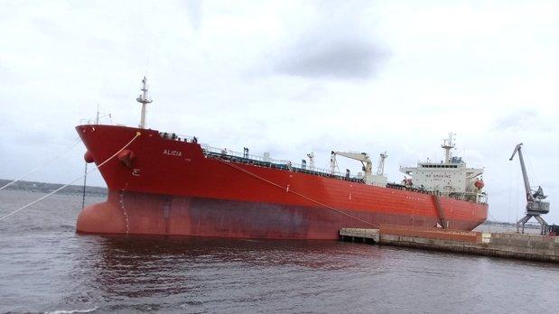 El tanquero Alicia en la bahía de Matanzas en 2020.