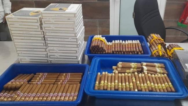 Tabacos incautados en el aeropuerto de La Habana.