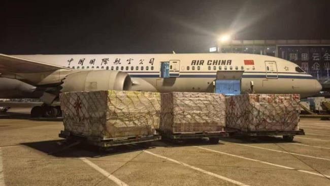 Avión con ayuda humanitaria enviado desde China.