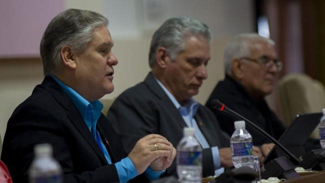 Alejandro Gil junto a Miguel Díaz-Canel.