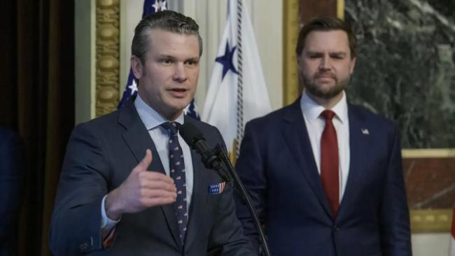Pete Hegseth y el vicepresidente de EEUU, J.D. Vance.
