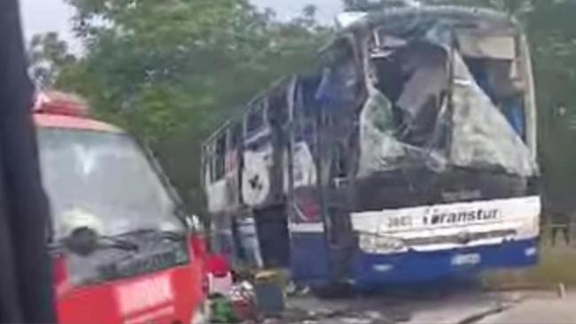 El ómnibus involucrado en el accidente.