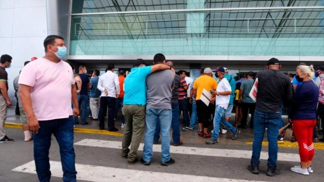 Cubanos en el Aeropuerto Internacional Sandino.