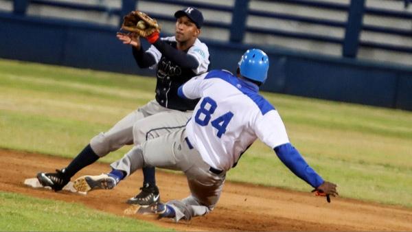 Un partido de béisbol en Cuba.