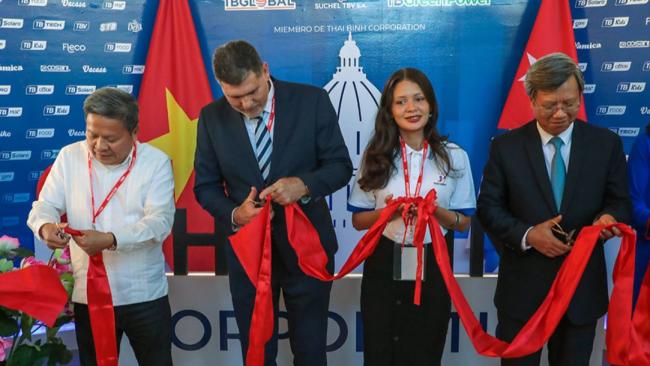 Representantes de Vietnam en Fihav 2025.